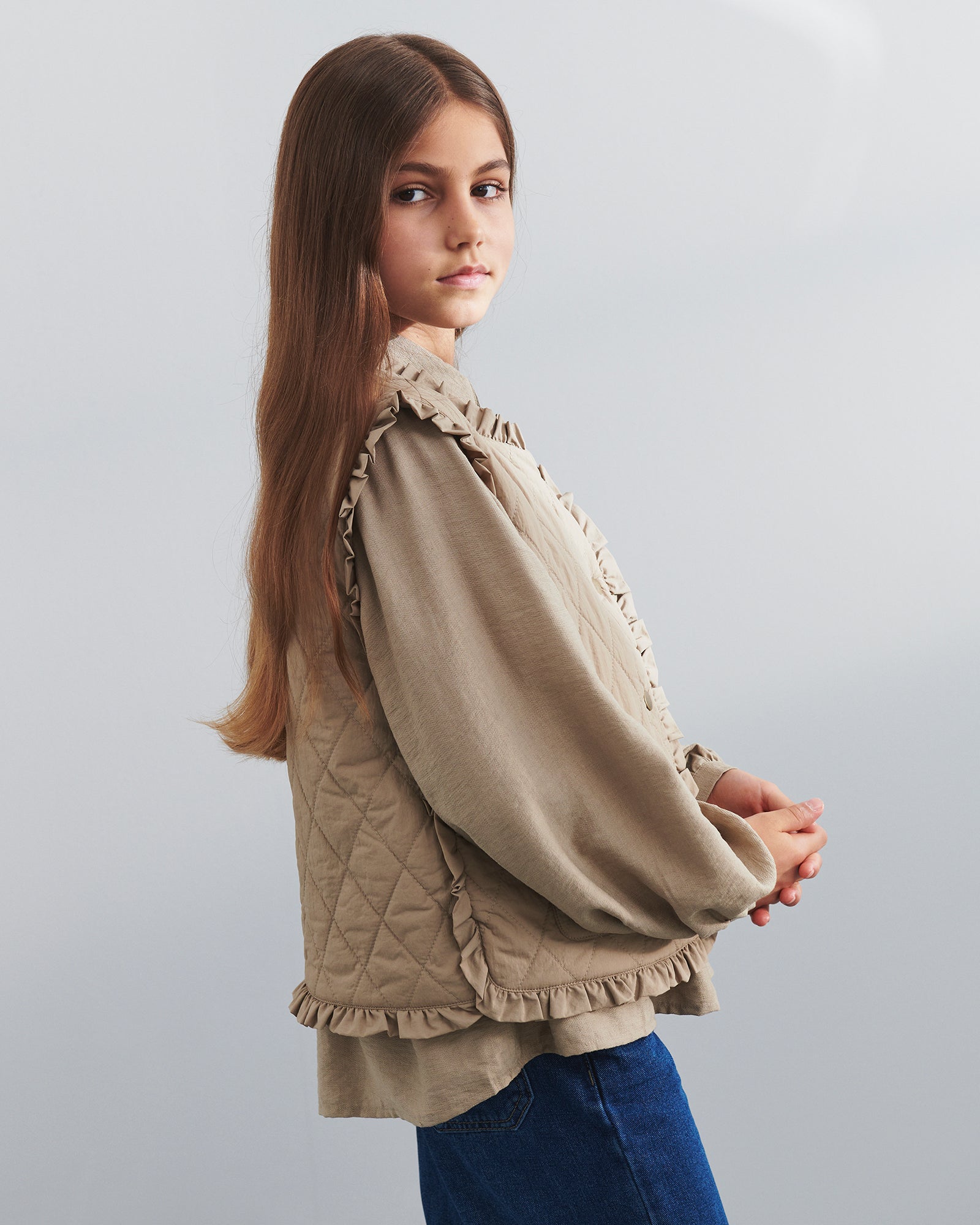 Quilted Gilet w. Frills - Tween - Dark beige