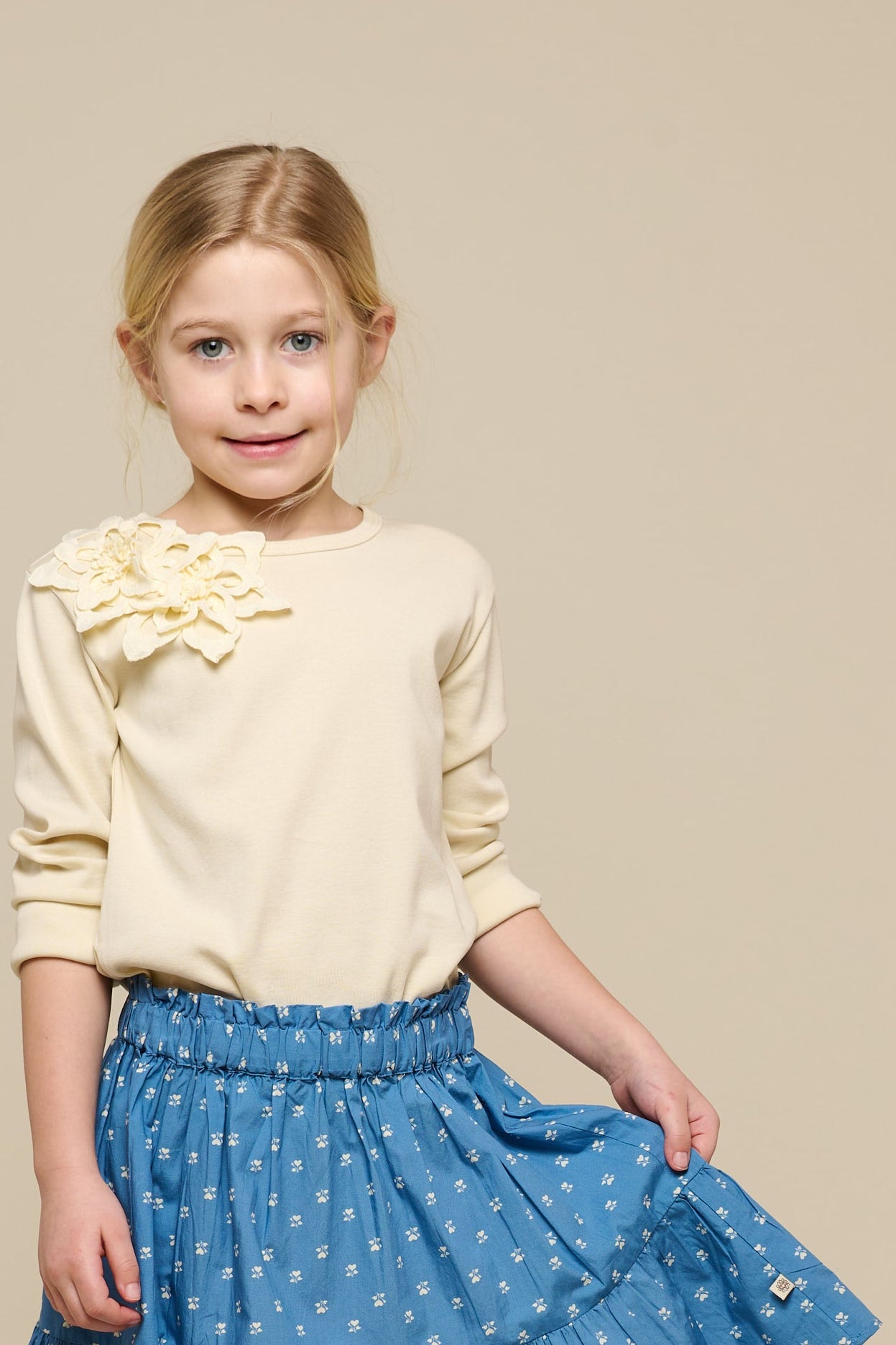 T-shirt with Flower Application - Tween - Offwhite | 101232 Sarah